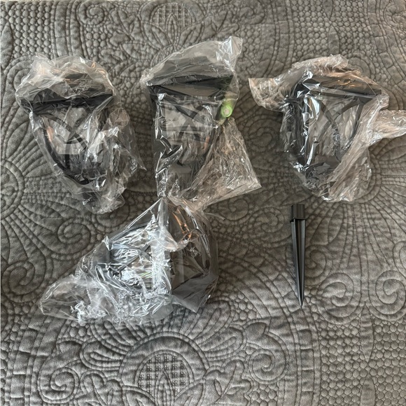 Black Solar Landscaping lights - set of 6, all plastic - Picture 2 of 2